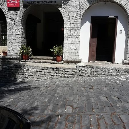 Tina'S Apartment Gjirokaster Ngoại thất bức ảnh