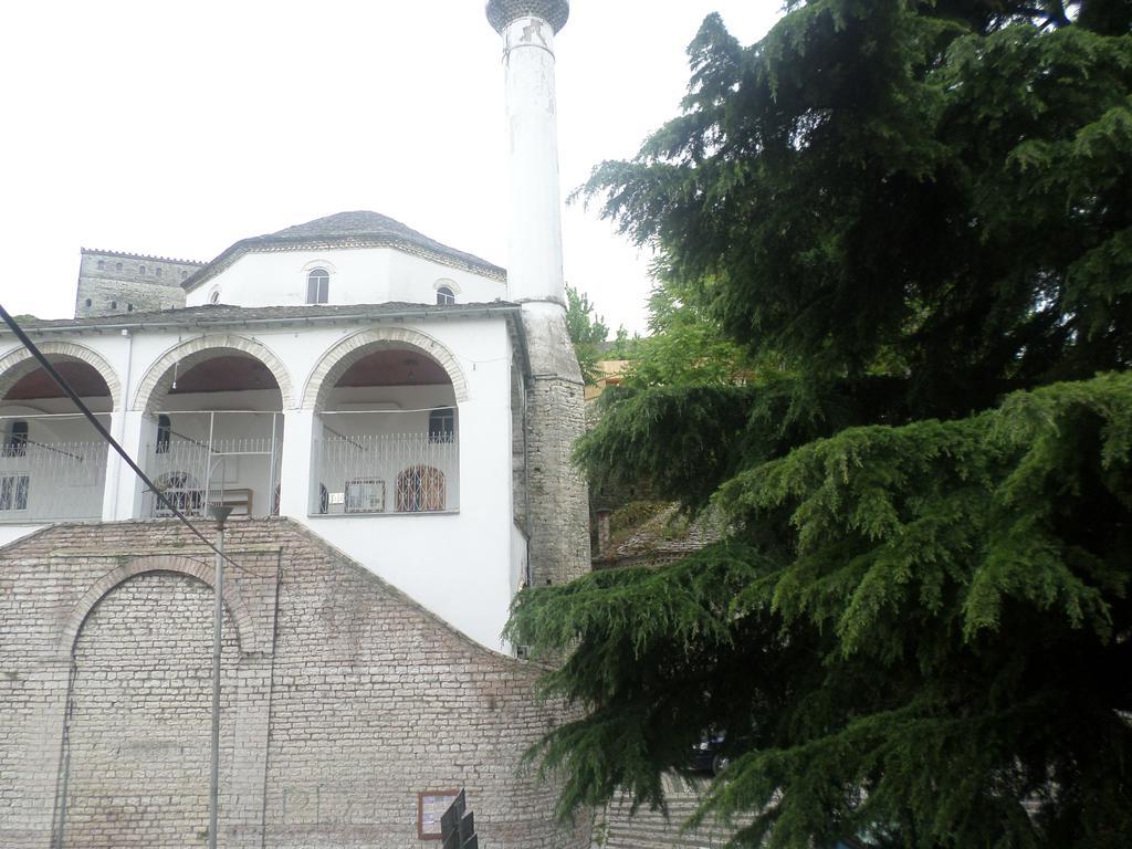 Tina'S Apartment Gjirokaster Ngoại thất bức ảnh