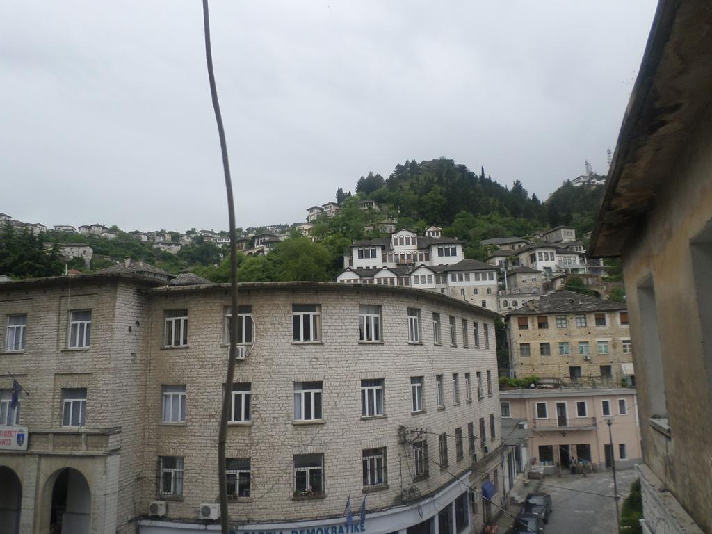 Tina'S Apartment Gjirokaster Ngoại thất bức ảnh