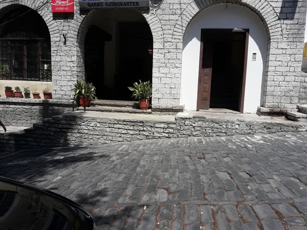 Tina'S Apartment Gjirokaster Ngoại thất bức ảnh