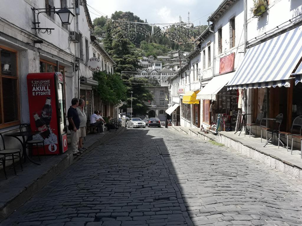 Tina'S Apartment Gjirokaster Ngoại thất bức ảnh